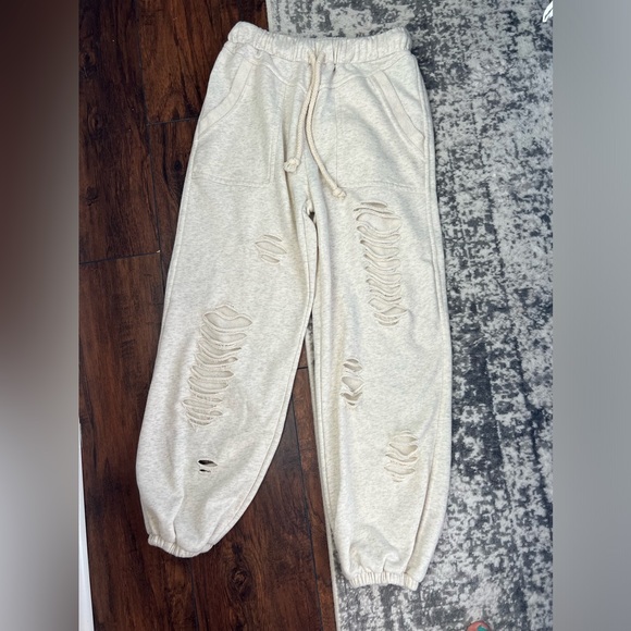 POL Pants - POL Cream Distressed Joggers size Small